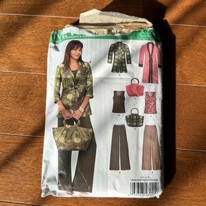 Simplicity Women's Fashion 6 piece Pattern  Designs